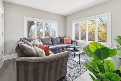 Bright and Spacious Broad Ripple family Getaway House in Meridian-Kessler