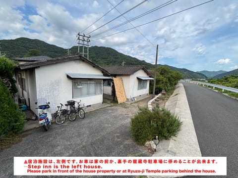 Property building, Day, Neighbourhood, Natural landscape, Mountain view, Street view