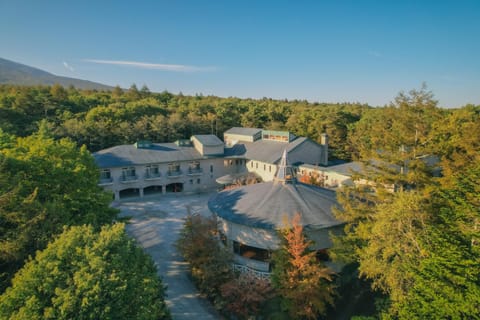 Property building, Day, Natural landscape, Bird's eye view, Mountain view