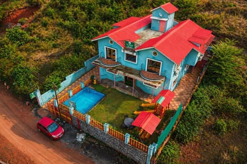 Property building, Day, Garden, Garden view, Pool view, Swimming pool