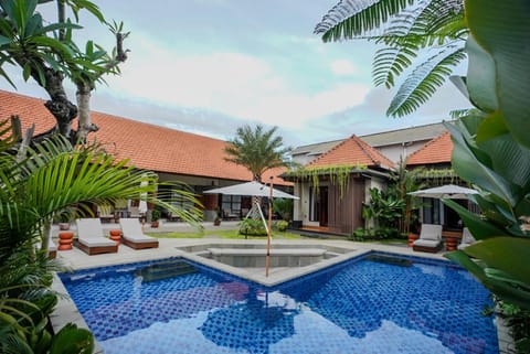 Property building, Swimming pool