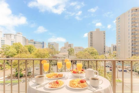 Property building, Day, View (from property/room), Balcony/Terrace, Food and drinks, Food, City view, Breakfast, Drinks