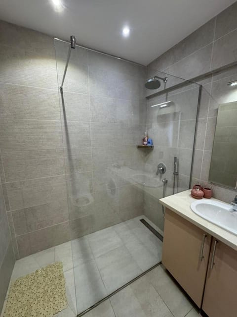 Shower, Bathroom, towels