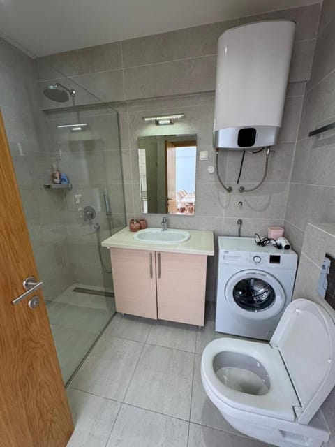 Shower, Toilet, Bathroom, washing machine