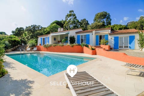 Property building, Patio, Spring, Day, Garden, Garden view, Pool view, Swimming pool, sunbed