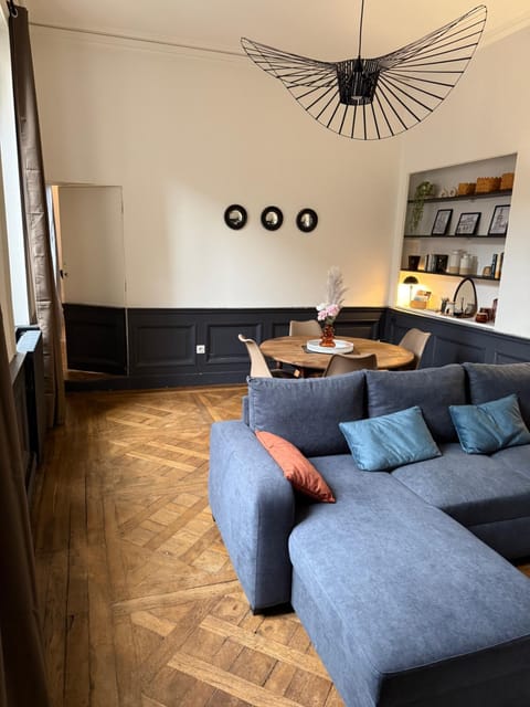 Grand F2, quartier historique de Moulins, 5 pers Apartment in Bourgogne-Franche-Comté