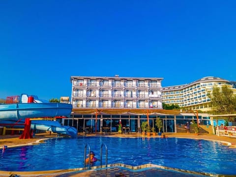 Restaurant/places to eat, Banquet/Function facilities, Dining area