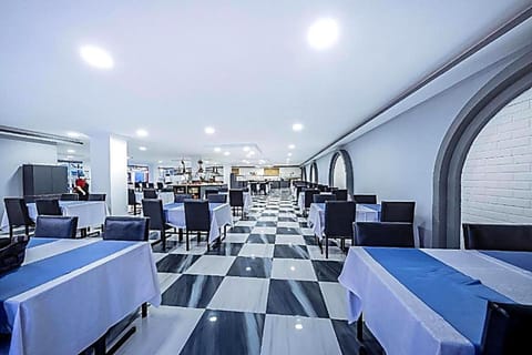 Restaurant/places to eat, Banquet/Function facilities, Dining area
