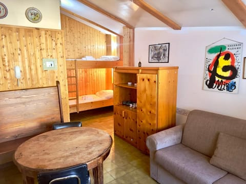Kitchen or kitchenette, Living room, Seating area