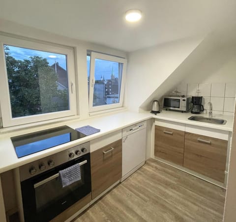 Coffee/tea facilities, dishwasher, oven, stove