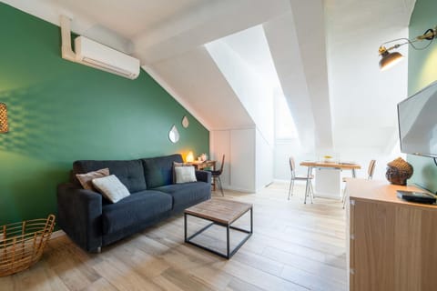 Living room, Dining area, air conditioner