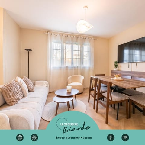 Communal lounge/ TV room, Living room, Dining area, concierge
