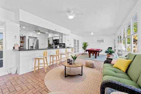 Kitchen or kitchenette, Living room, Seating area