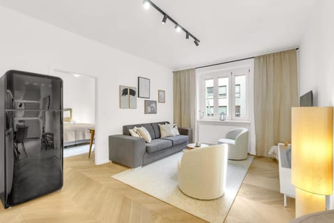 TV and multimedia, Living room, Photo of the whole room, Seating area, Evening entertainment