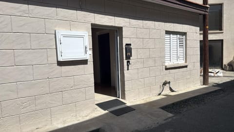Property building, Facade/entrance, Day