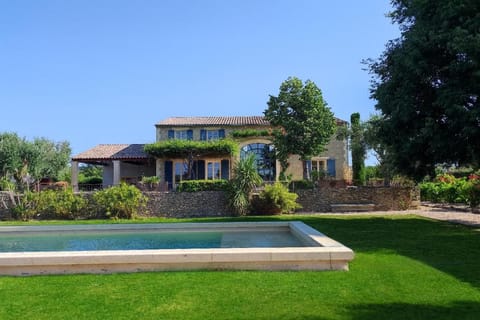 Magnifique Mas avec piscine à 5 minutes d'Uzès Villa in Uzes
