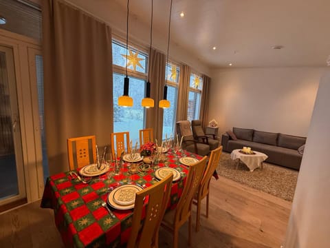 Living room, Dining area