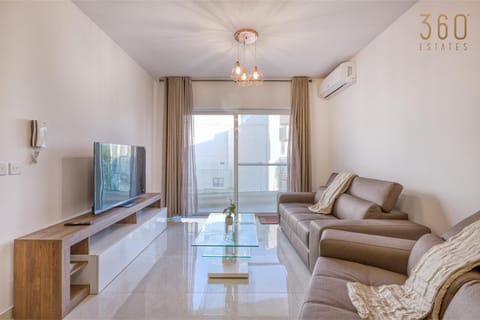 Communal lounge/ TV room, TV and multimedia, Living room, Evening entertainment