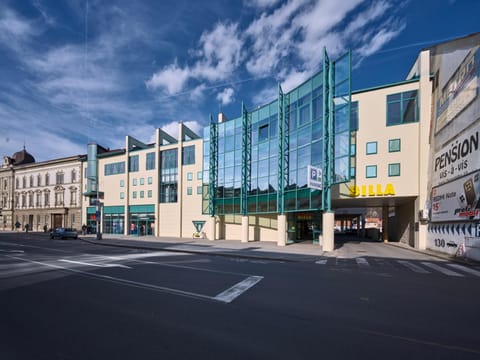 Property building, Day, Neighbourhood, Street view, Location