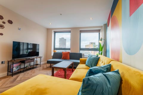 TV and multimedia, Living room, Seating area, Evening entertainment