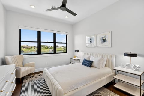 497 on the Lake and Concierge Services House in Kingsland