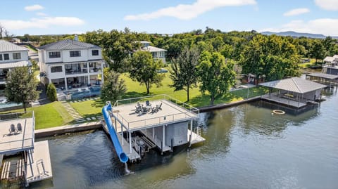 497 on the Lake and Concierge Services House in Kingsland