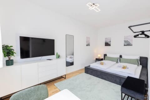 TV and multimedia, Living room, Photo of the whole room, Dining area, Bedroom