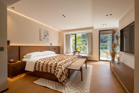 Bed, Photo of the whole room, Bedroom