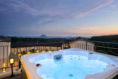 Natural landscape, Hot Tub, Balcony/Terrace, Sunset