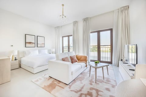 Bed, Seating area