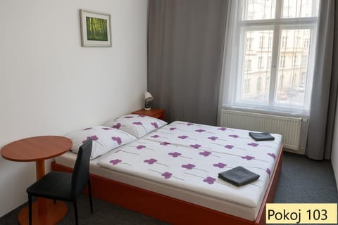Bed, Photo of the whole room, Seating area