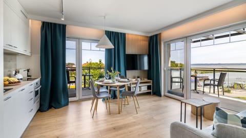 View (from property/room), Balcony/Terrace, Kitchen or kitchenette, Living room, Seating area, Dining area