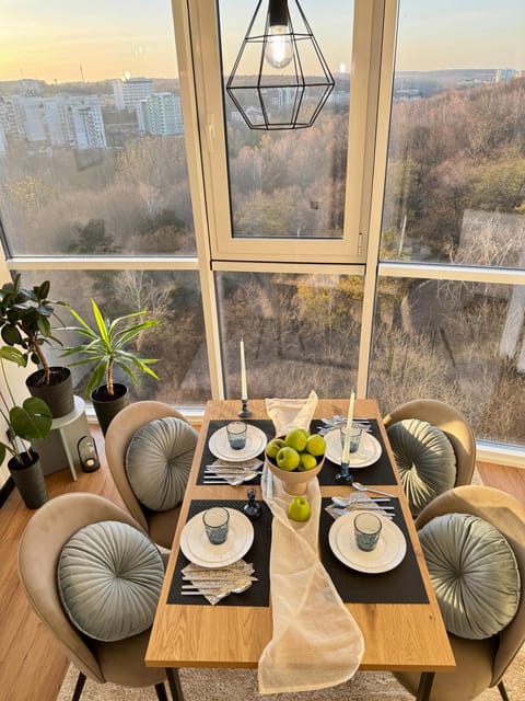 View (from property/room), Balcony/Terrace, Dining area