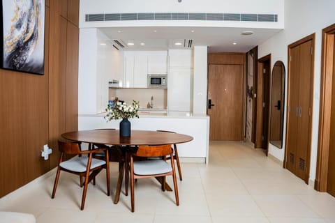 Kitchen or kitchenette, Dining area, minibar