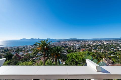 City view, Sea view
