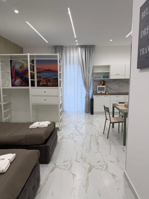 Bed, Living room, Photo of the whole room, Dining area