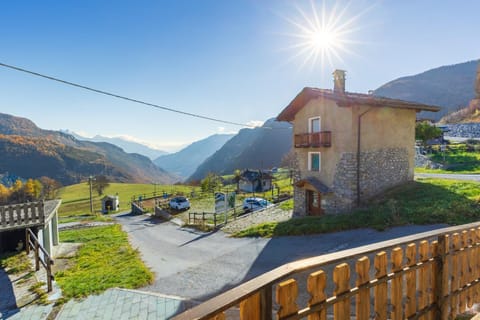 Nearby landmark, Day, Neighbourhood, Natural landscape, Mountain view