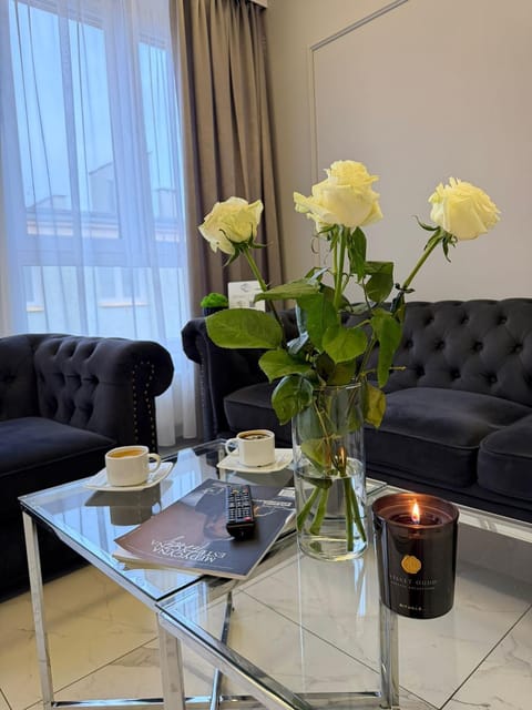 View (from property/room), View (from property/room), Living room, Decorative detail, Seating area