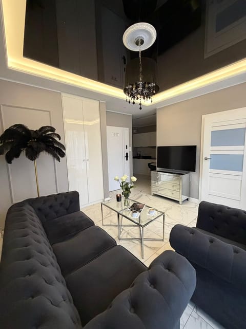 TV and multimedia, Living room, Decorative detail, Seating area, Evening entertainment, Area and facilities