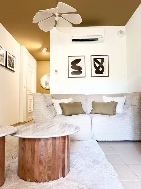 Living room, air conditioner