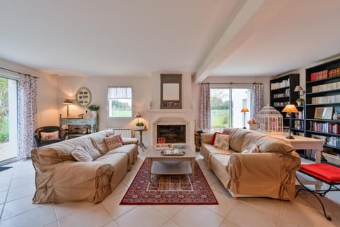 Living room, Seating area