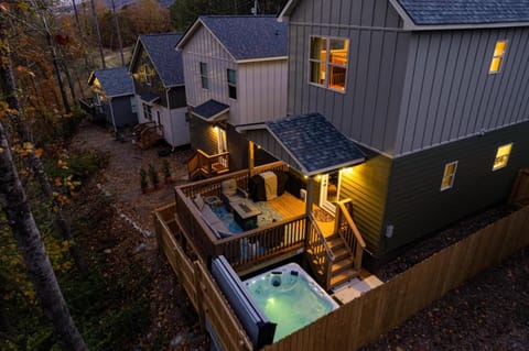 Luxury Hot Tub & Fire Pit Home Pet Friendly House in Chattanooga