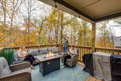 Luxury Hot Tub & Fire Pit Home Pet Friendly House in Chattanooga