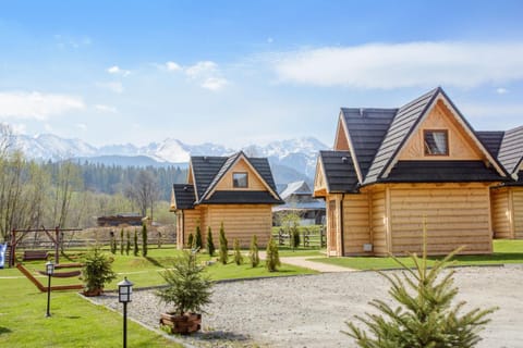 Property building, Spring, Day, Natural landscape, Garden, Garden view, Mountain view