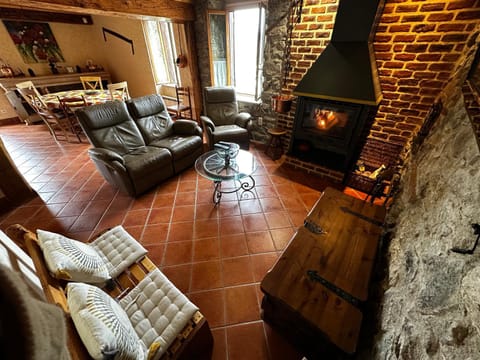 Communal lounge/ TV room, TV and multimedia, Living room, Seating area, fireplace