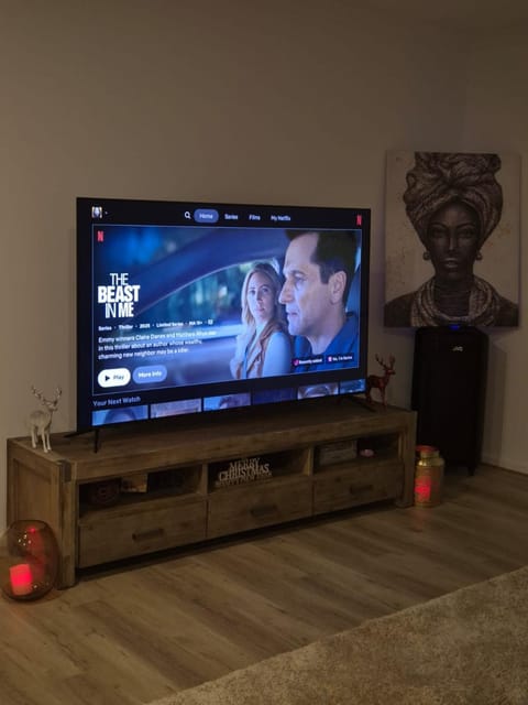 Communal lounge/ TV room, TV and multimedia, Evening entertainment