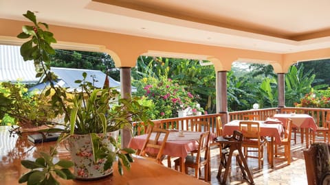 Restaurant/places to eat, Balcony/Terrace