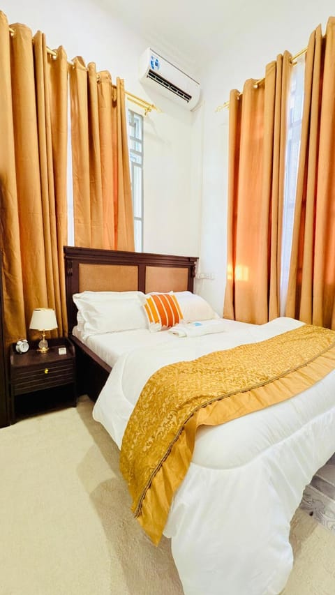 Bed, Photo of the whole room, Bedroom, air conditioner