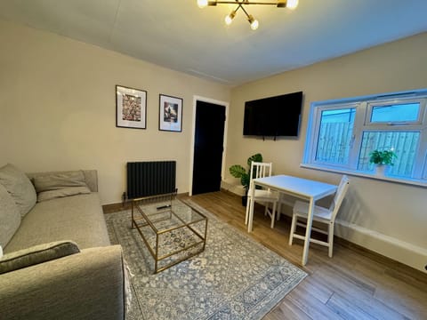 3 Bedroom Apartment In City Centre Apartment in Cardiff