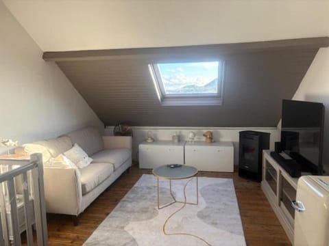 Communal lounge/ TV room, TV and multimedia, Living room, Seating area